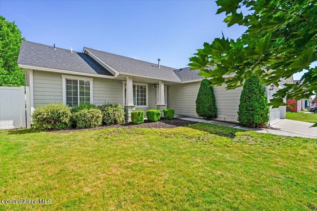 Photo of 152 Silkwood DR, Post Falls, ID 83854 (MLS # 26-5735)