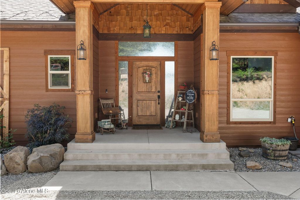 Photo of 17378 FREDDI Rd, Rathdrum, ID 83858 (MLS # 25-11007)