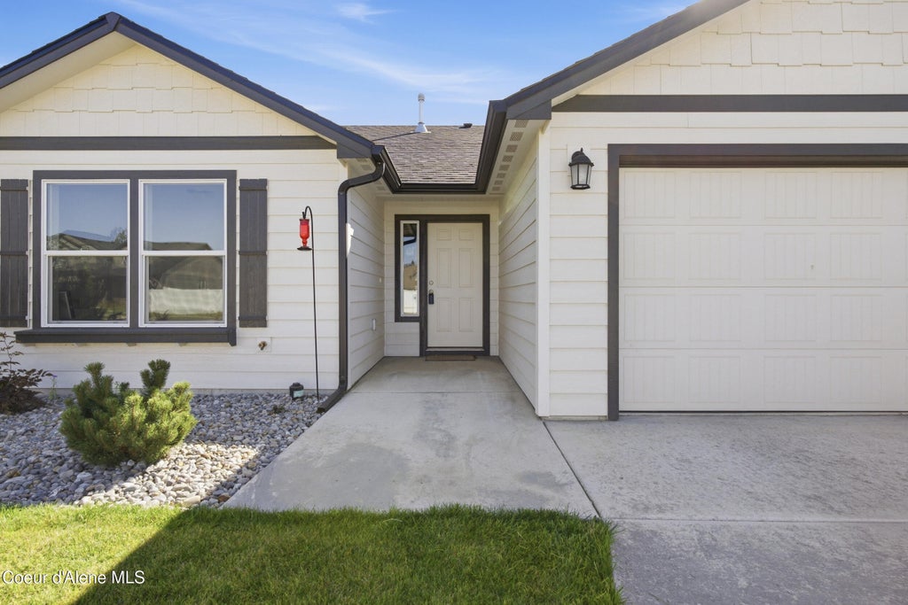 Photo of 16161 Hadley Loop, Rathdrum, ID 83858 (MLS # 26-9548)