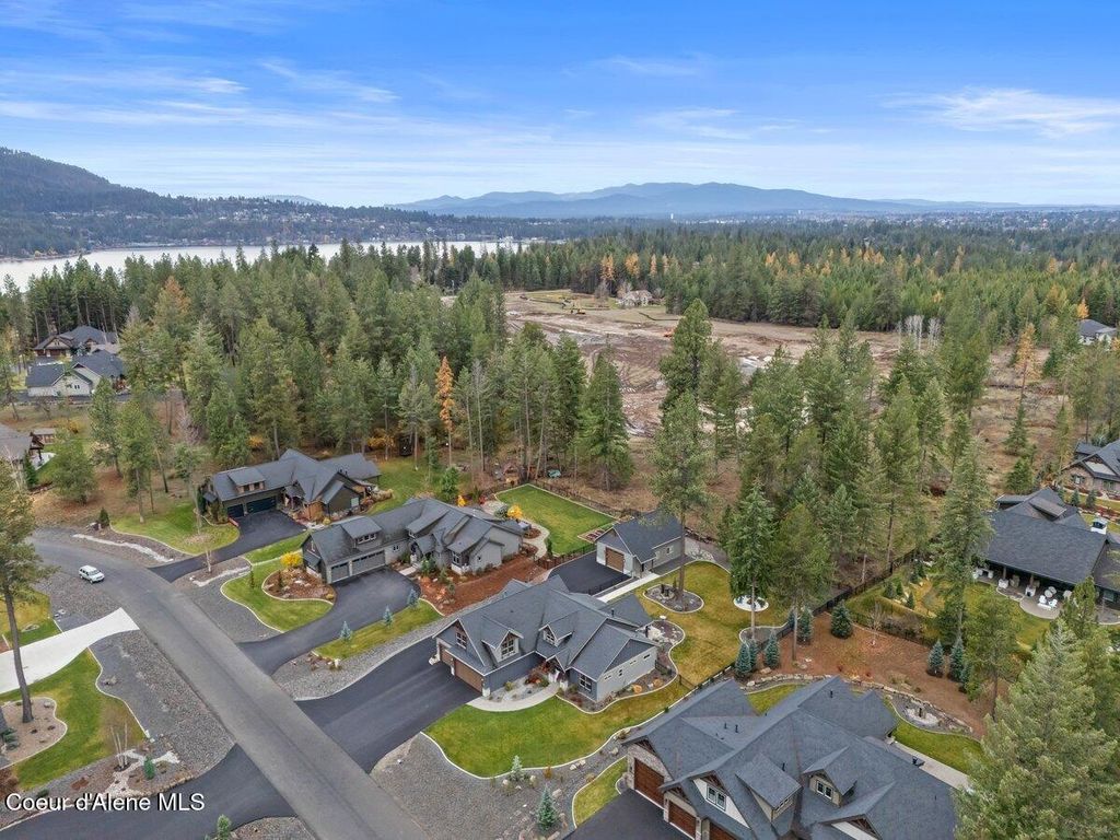 Photo of 11633 SPIRAEA Ln, Hayden, ID 83835 (MLS # 25-11090)