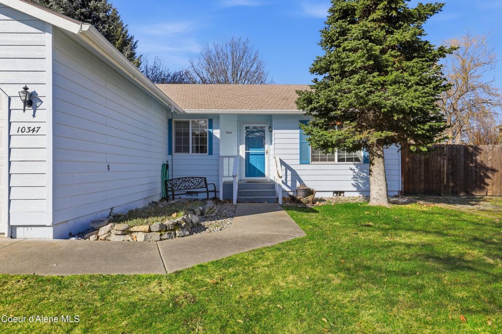 Photo of 10347 Hillview Dr, Hayden, ID 83835 (MLS # 26-2114)