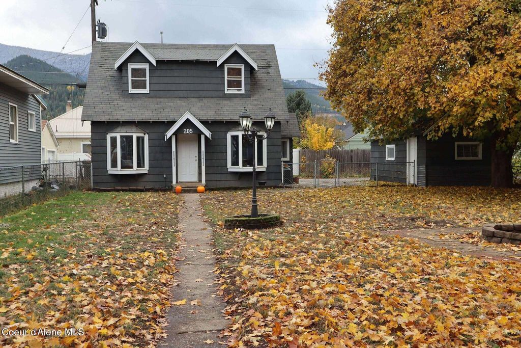 Photo of 205 Mission Ave, Kellogg, ID 83837 (MLS # 25-10661)