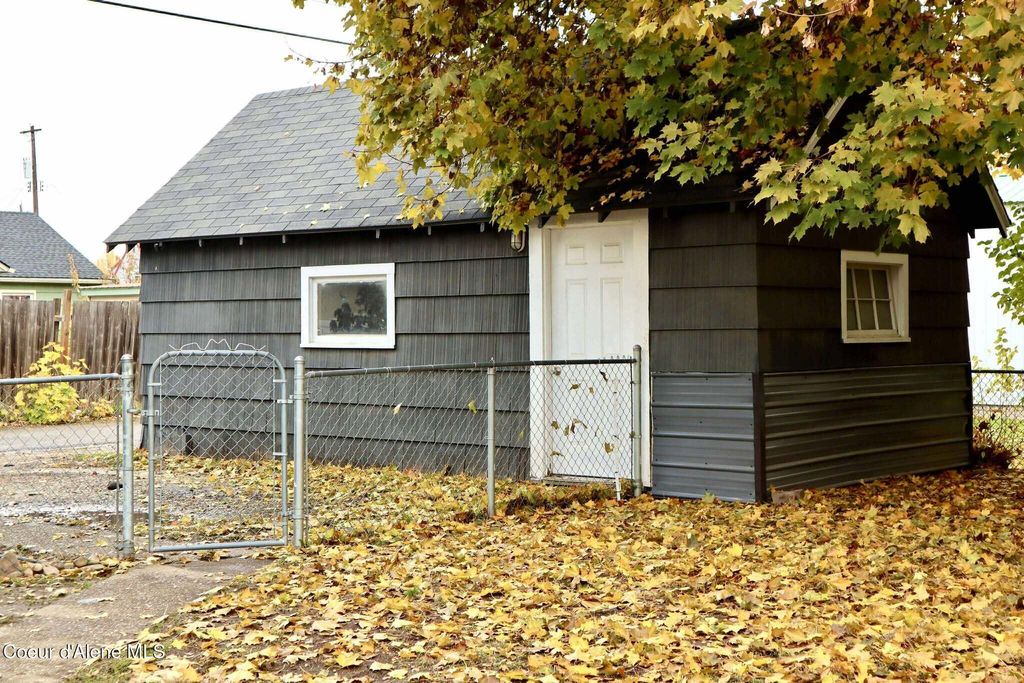 Photo of 205 Mission Ave, Kellogg, ID 83837 (MLS # 25-10661)