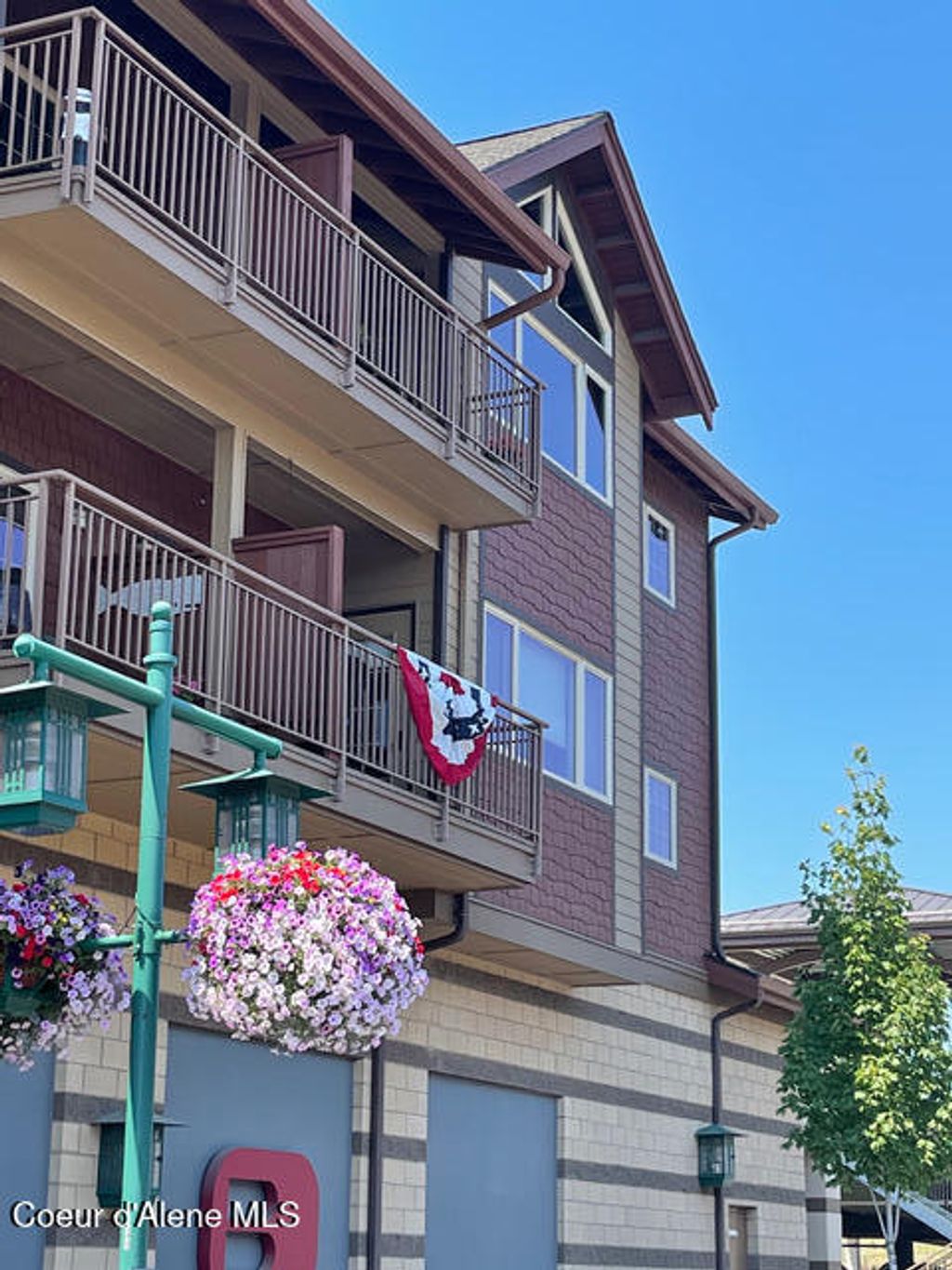 Photo of 2051 Main Street Street #302, Coeur dAlene, ID 83814 (MLS # 25-10992)