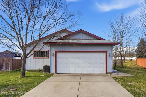 Photo of 806 Yarrow Ct, Post Falls, ID 83854 (MLS # 26-2087)