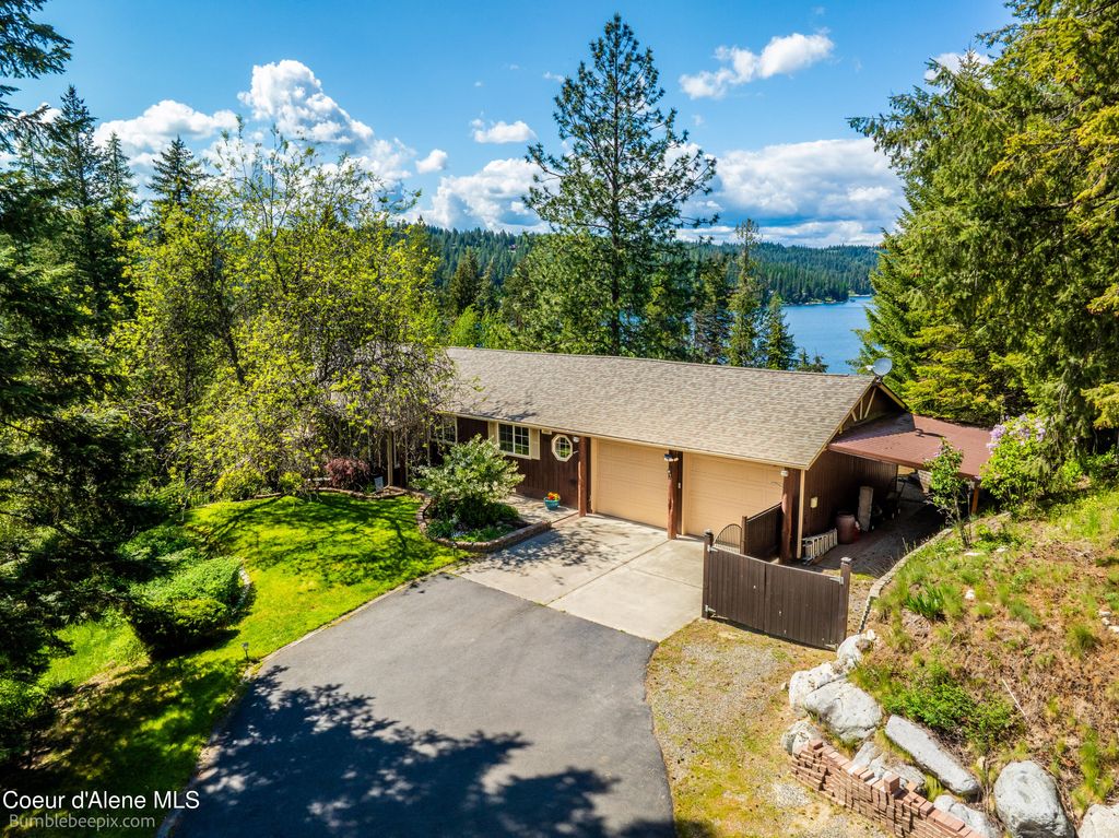 Photo of 7485 REVILO POINT Point, Hayden, ID 83835 (MLS # 25-10218)