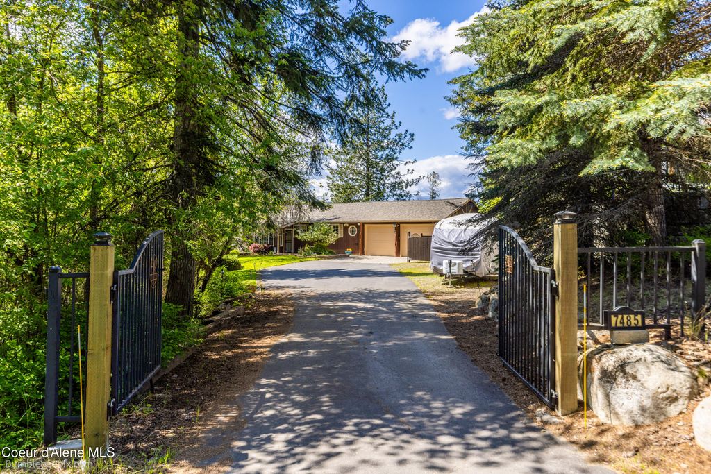 Photo of 7485 REVILO POINT Point, Hayden, ID 83835 (MLS # 25-10218)