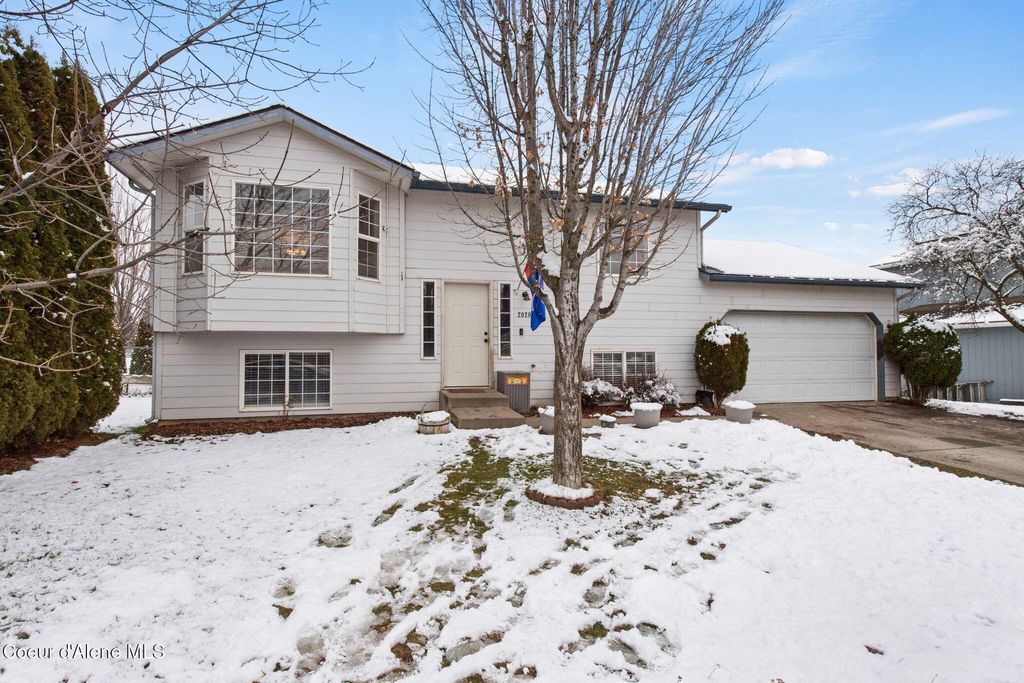 Photo of 2020 STAGECOACH Dr, Post Falls, ID 83854 (MLS # 25-11390)