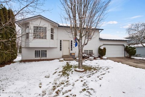 Photo of 2020 STAGECOACH Dr, Post Falls, ID 83854 (MLS # 25-11390)