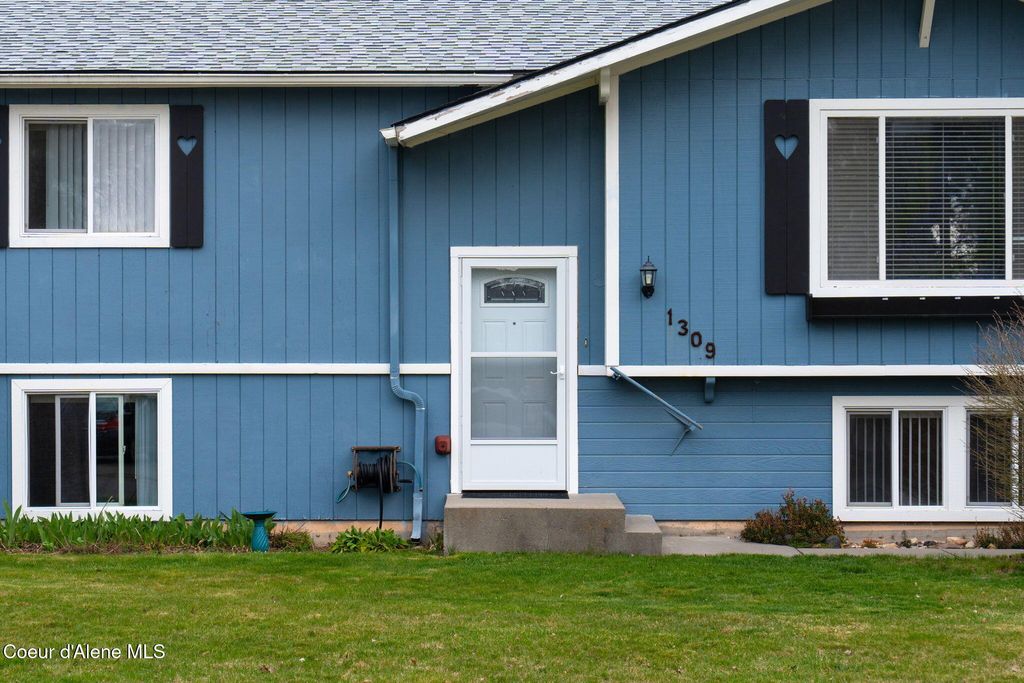 Photo of 1309 Homestead Ave, Coeur dAlene, ID 83814 (MLS # 26-3053)