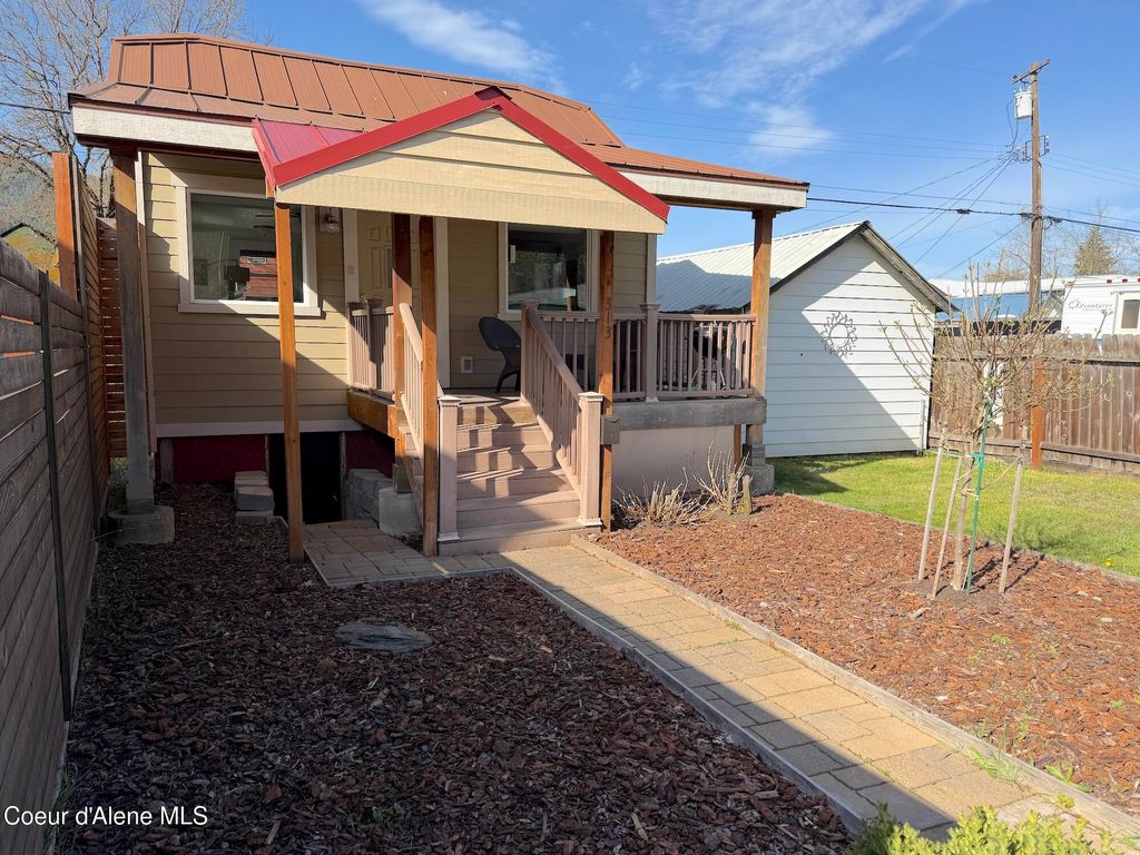 Photo of 313 Mission Ave, Kellogg, ID 83837 (MLS # 26-3770)