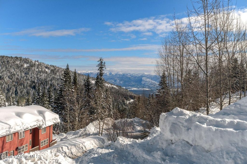 Photo of 515 Northwest Passage Passage #17, Sandpoint, ID 83864 (MLS # 26-1529)