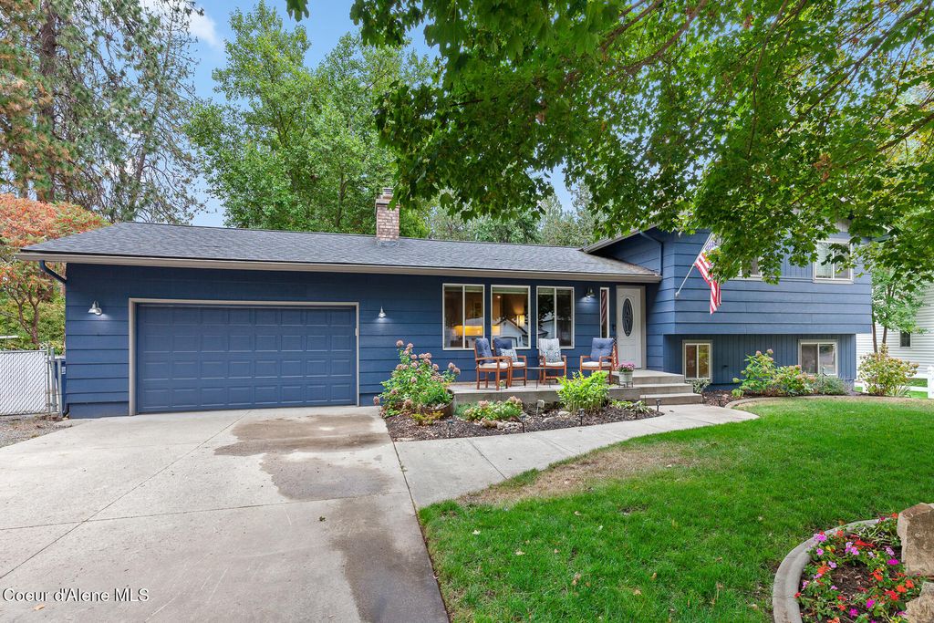 Photo of 5936 Pinegrove, Coeur dAlene, ID 83815 (MLS # 25-10041)