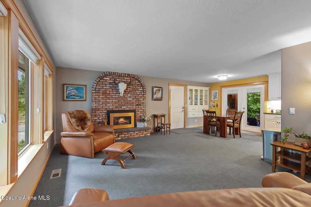 Photo of 5936 Pinegrove, Coeur dAlene, ID 83815 (MLS # 25-10041)