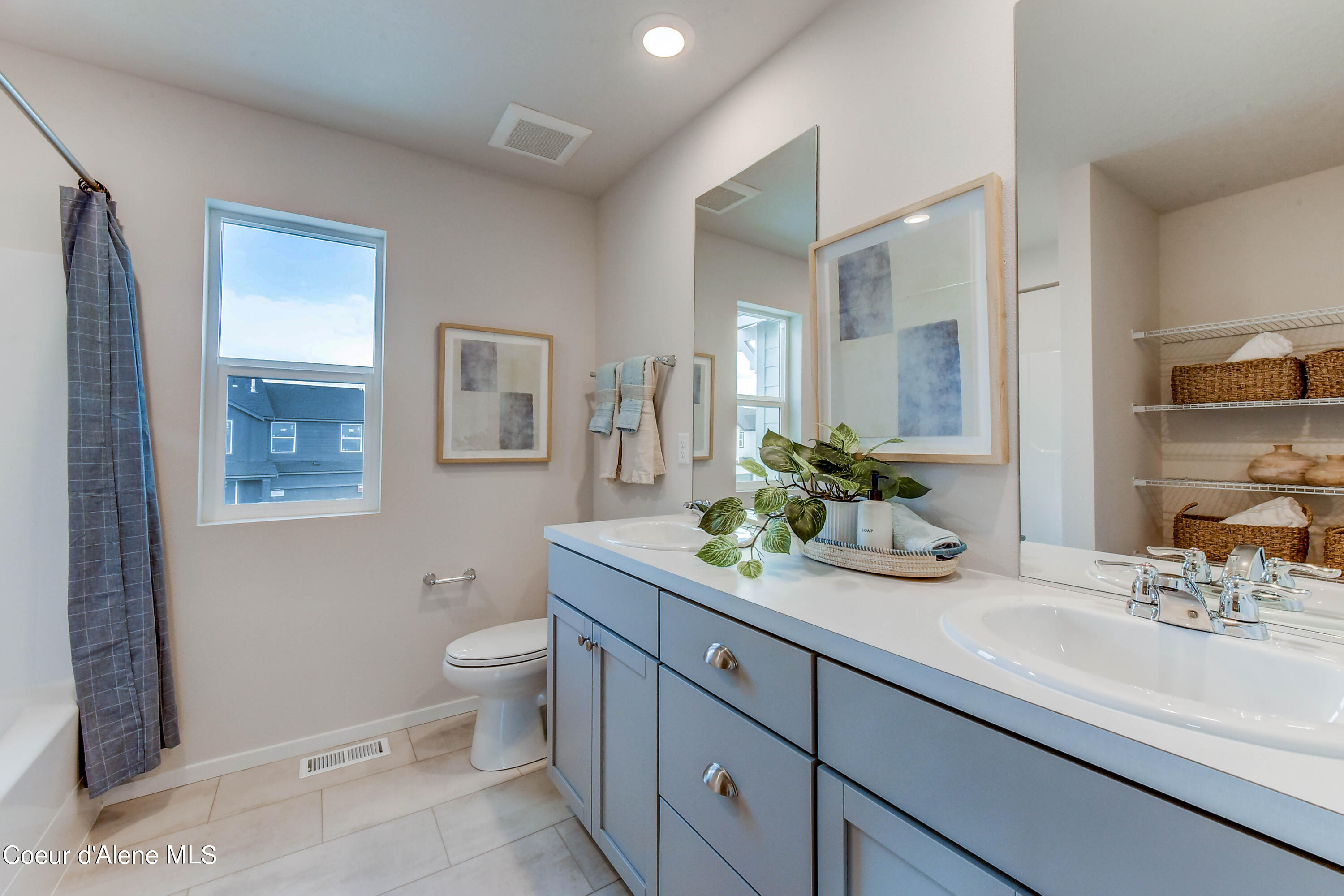 Post Falls, Idaho 83854, United States, 4 Bedrooms Bedrooms, ,3 BathroomsBathrooms,Residential,Pending,53266