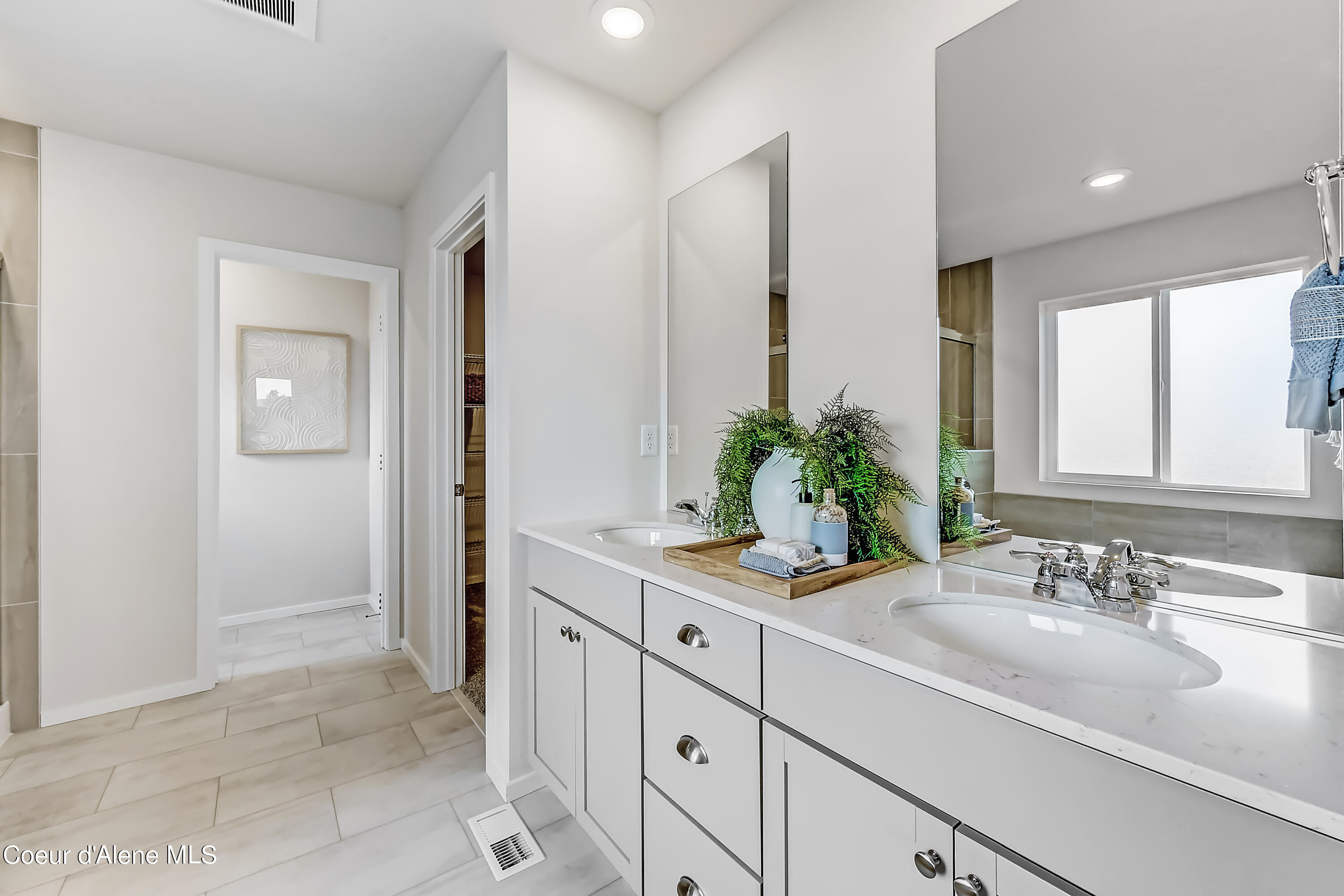 Post Falls, Idaho 83854, United States, 4 Bedrooms Bedrooms, ,3 BathroomsBathrooms,Residential,Pending,53266