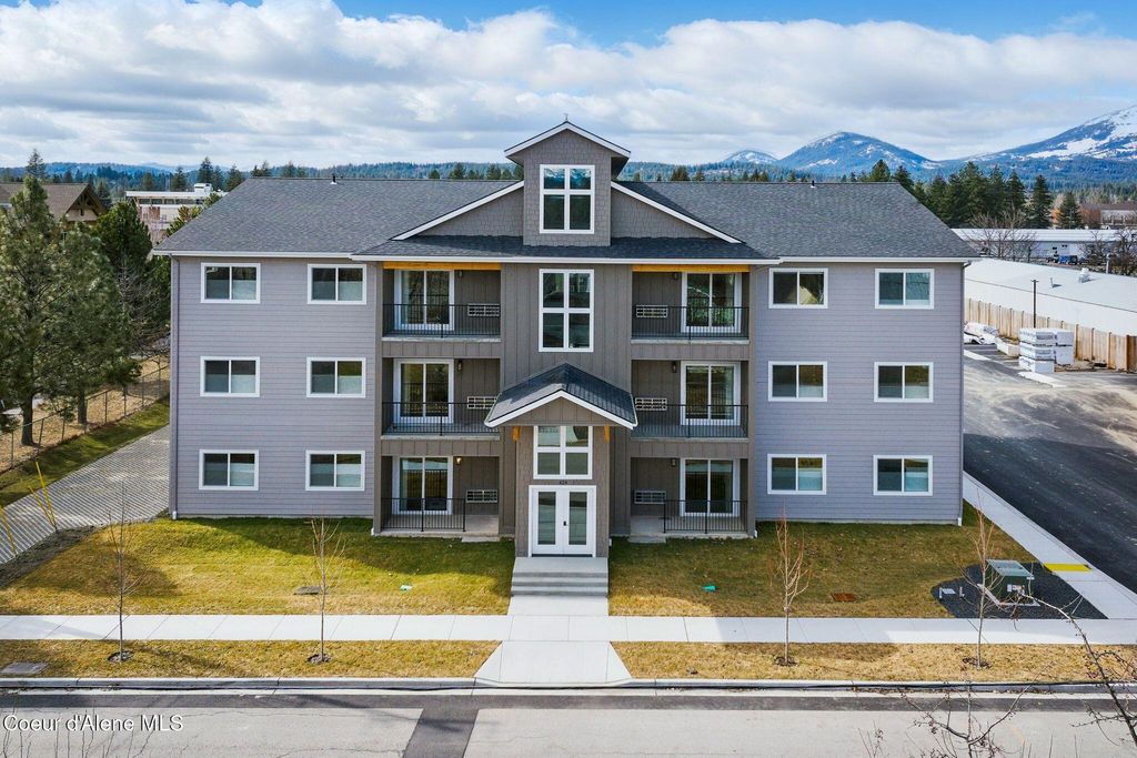 Photo of 424 Olive Ave Ave #103, Sandpoint, ID 83864 (MLS # 25-10121)