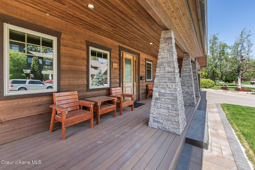Photo of 808 Bryce Ln, Sandpoint, ID 83864 (MLS # 26-4739)