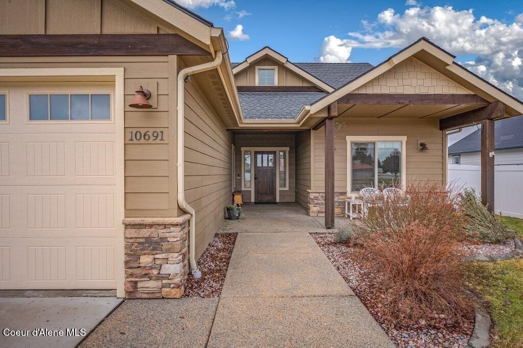 Photo of 10691 Murcia Ln, Hayden, ID 83835 (MLS # 26-1836)