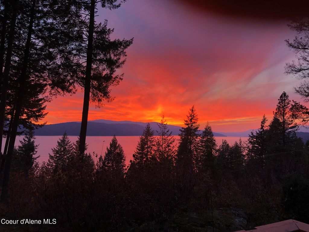 Photo of 707 Eagen Mountain Mountain, Hope, ID 83836 (MLS # 25-11079)