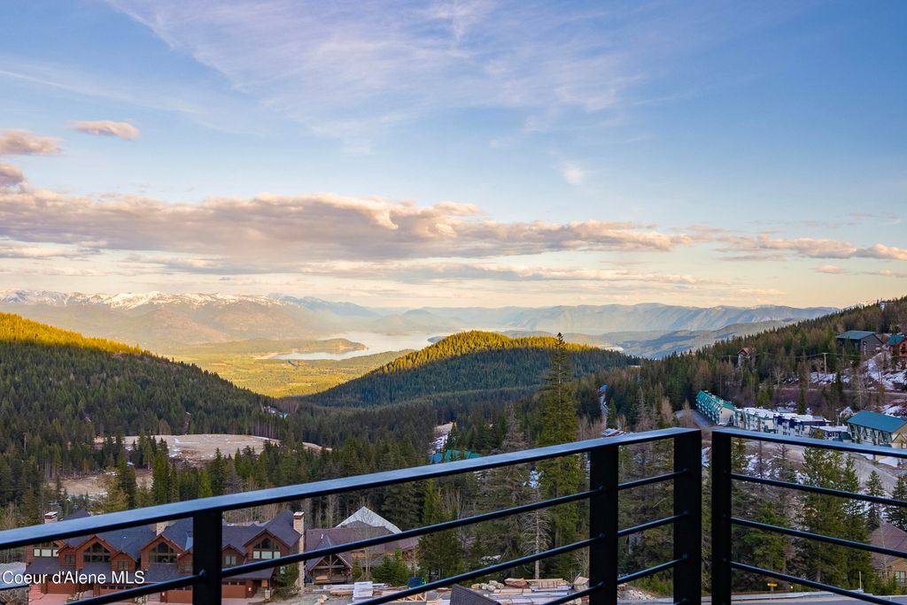 Photo of 124 Village Lane #418 Ln, Sandpoint, ID 83864 (MLS # 25-8471)