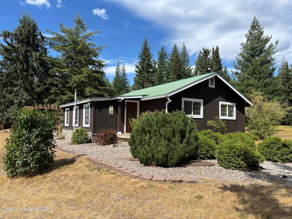 Photo of 118 Walsh Way Way, Sandpoint, ID 83864 (MLS # 25-8620)