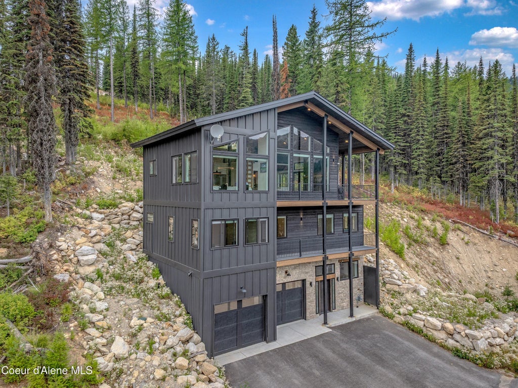 Photo of 112 Lower Wyvern Way, Sandpoint, ID 83864 (MLS # 26-9082)