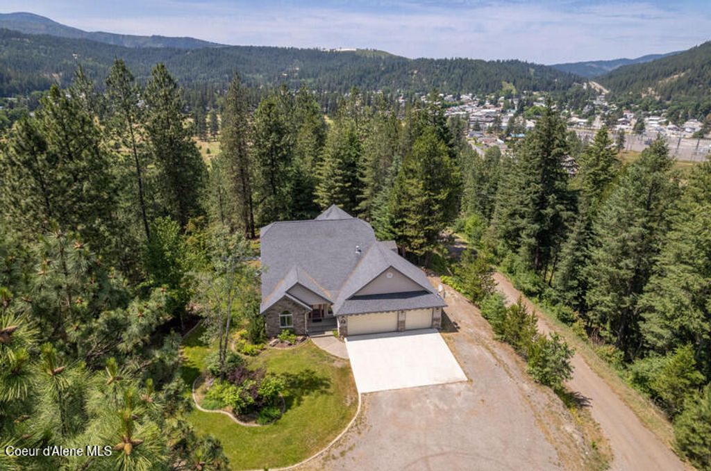 Photo of 608 Country Club Club, Pinehurst, ID 83850 (MLS # 25-6320)