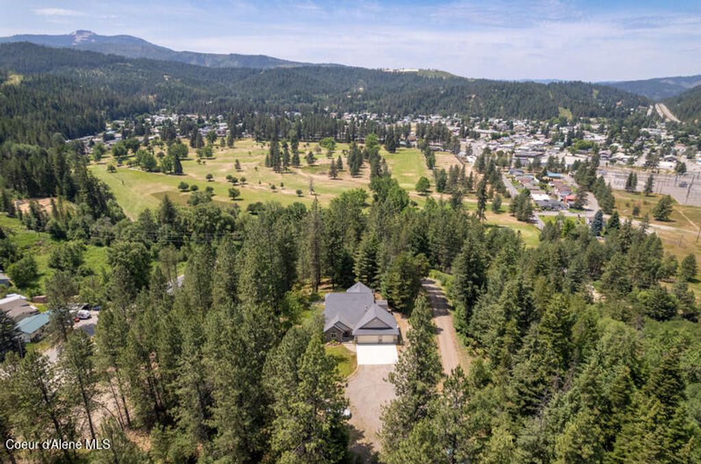 Photo of 608 Country Club Club, Pinehurst, ID 83850 (MLS # 25-6320)
