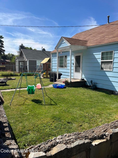 Homes For Sale - 112 1st Ave<br/> Smelterville, ID 83868