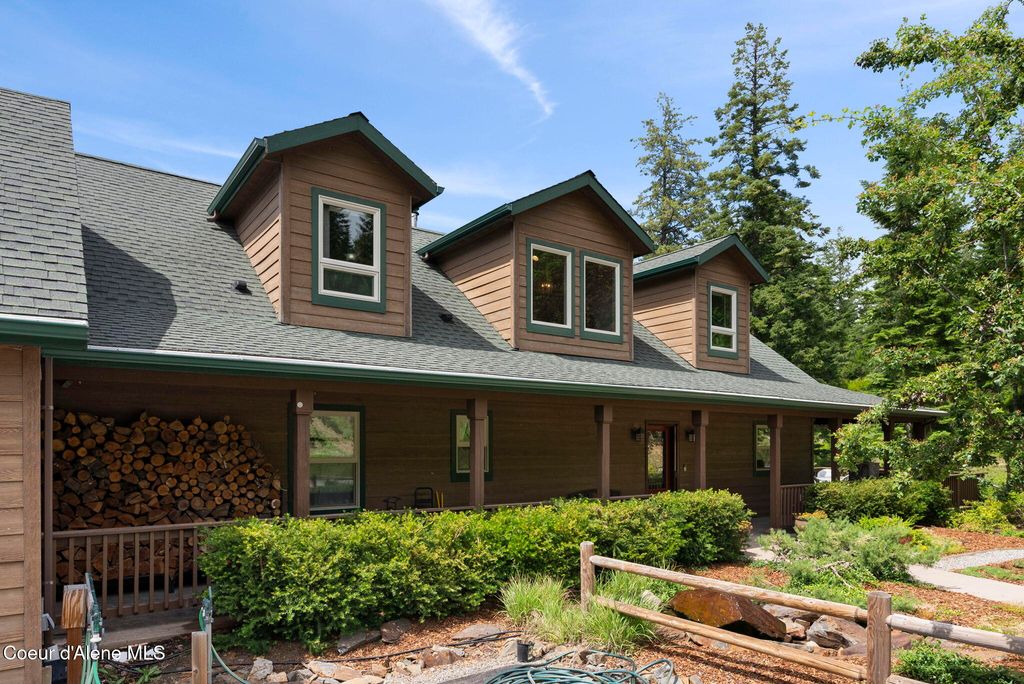 Photo of 24102 DERTING Rd, Hayden, ID 83835 (MLS # 25-3633)