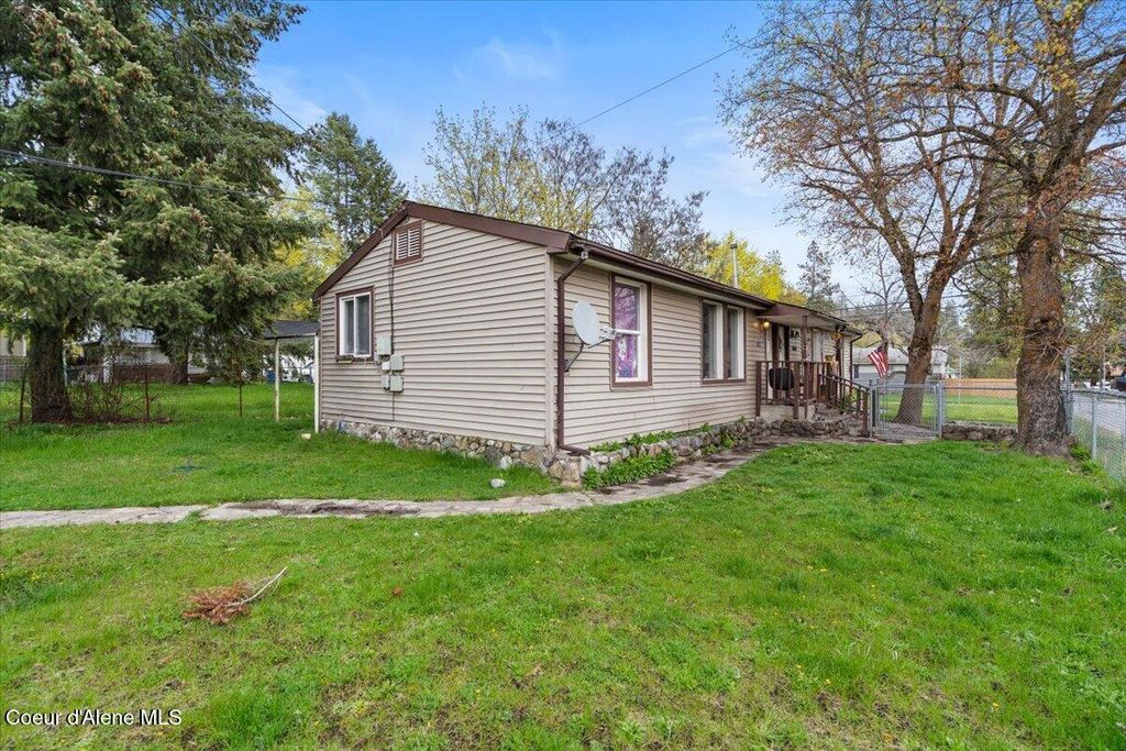 Photo of 1515 Elm Ave, Coeur dAlene, ID 83814 (MLS # 26-3922)