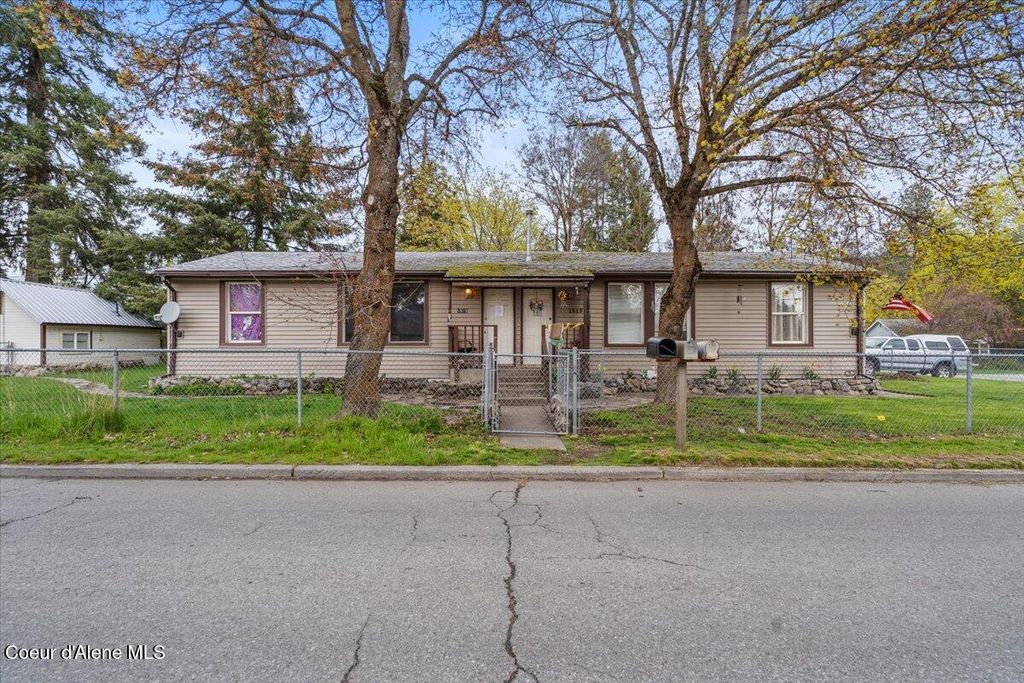 Photo of 1515 Elm Ave, Coeur dAlene, ID 83814 (MLS # 26-3922)