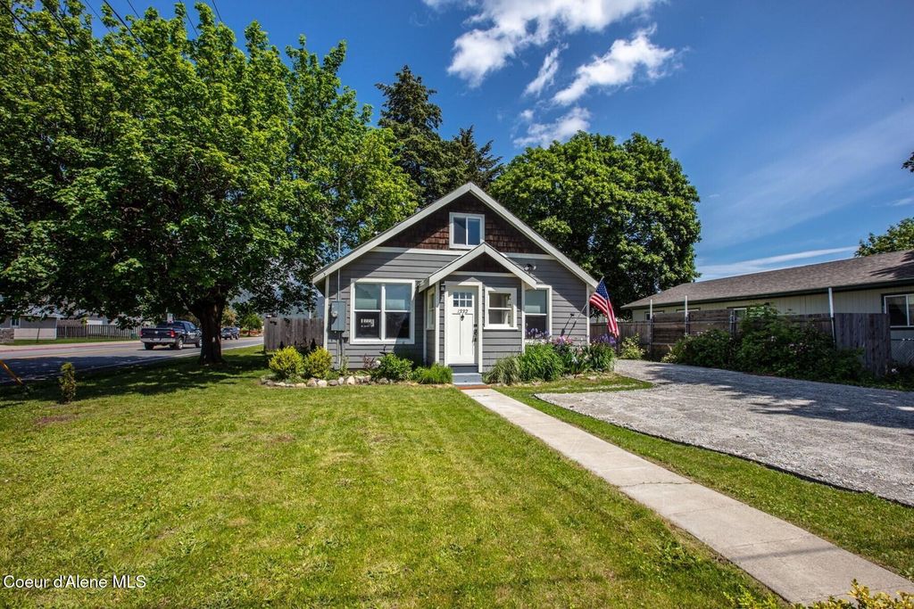 Photo of 1332 Chestnut St, Sandpoint, ID 83864 (MLS # 25-11620)