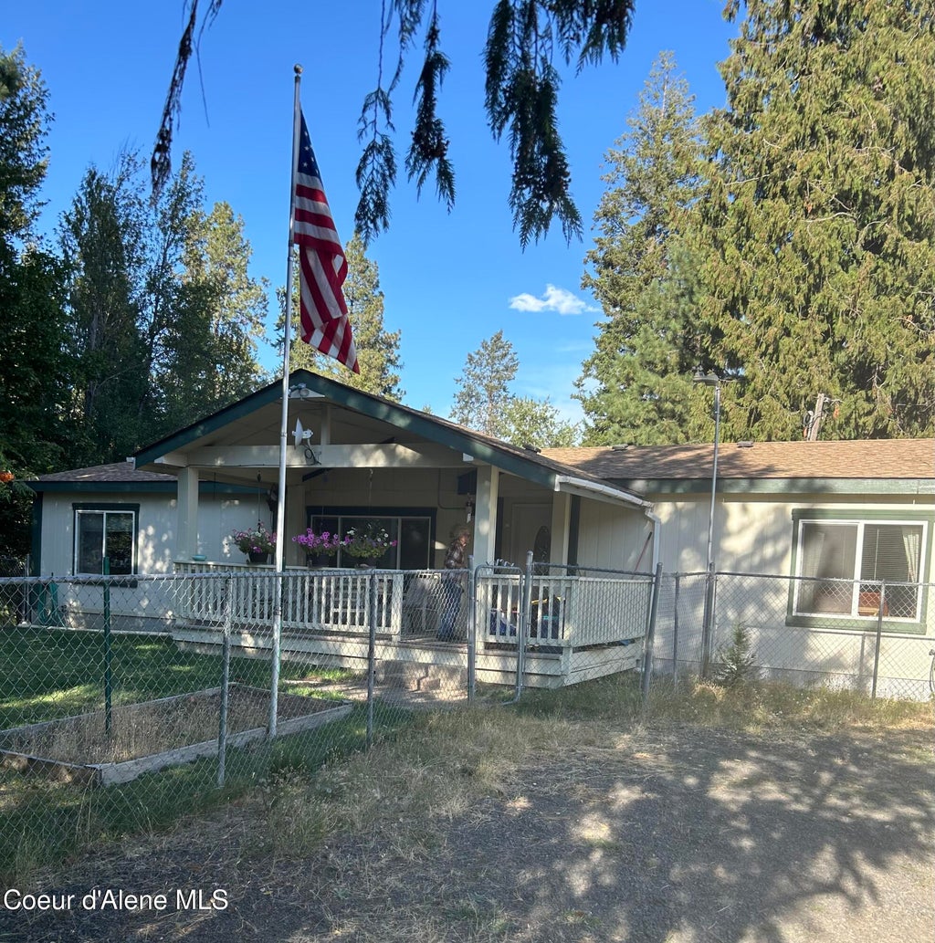 Photo of 140 Dakota AVE, St. Maries, ID 83861 (MLS # 26-8829)