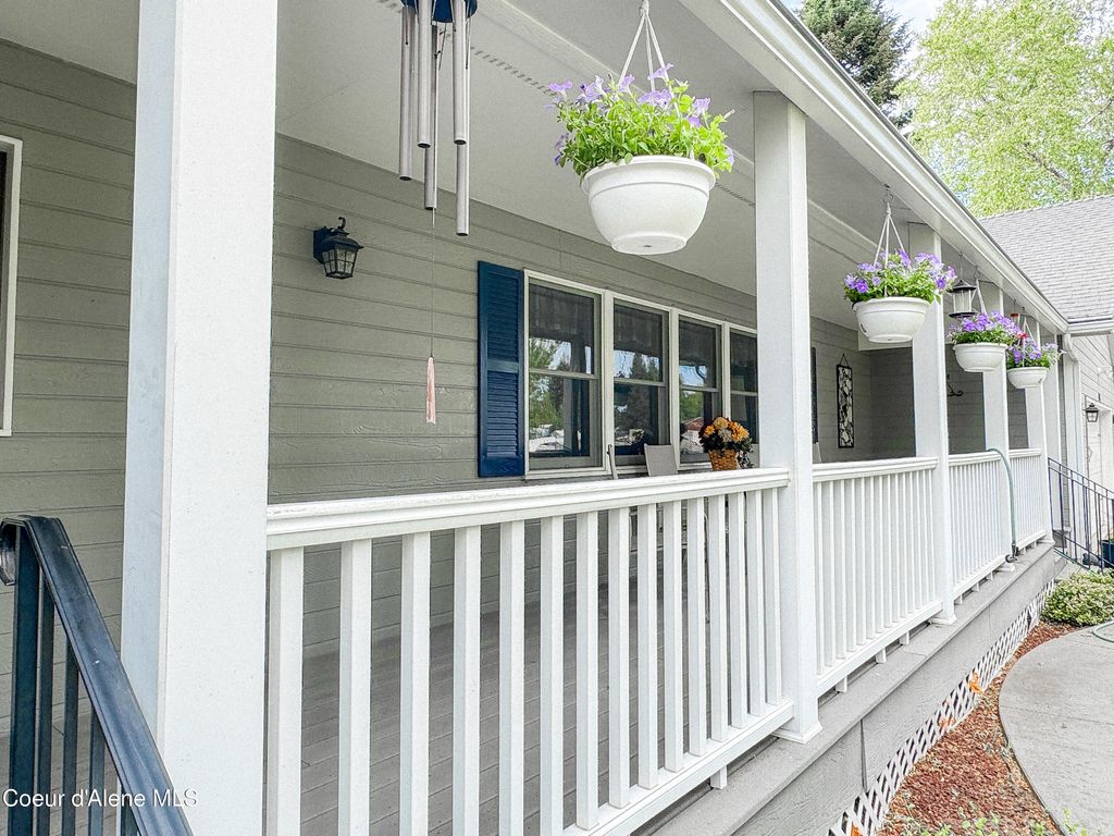 Photo of 9451 Chateaux Dr, Hayden, ID 83835 (MLS # 25-7795)