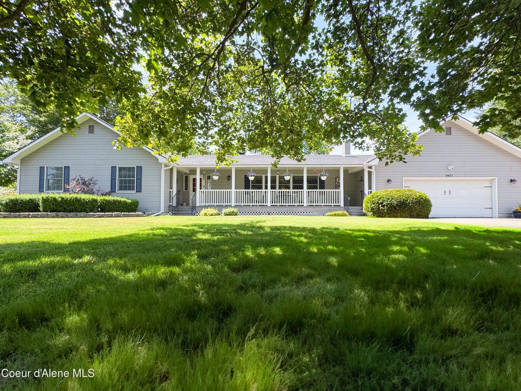 Photo of 9451 Chateaux Dr, Hayden, ID 83835 (MLS # 25-7795)