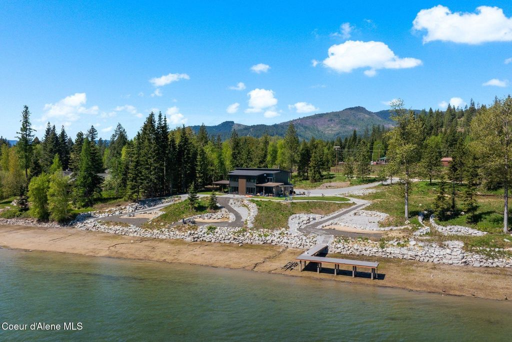 Photo of 55 Thistle Down Ln Ln, Laclede, ID 83841 (MLS # 25-5331)
