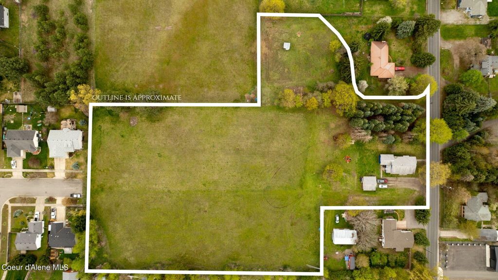 Photo of 9830 Maple St, Hayden, ID 83835 (MLS # 25-9323)