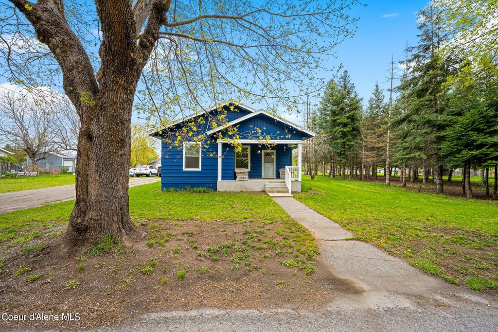 Photo of 9830 Maple St, Hayden, ID 83835 (MLS # 25-9323)
