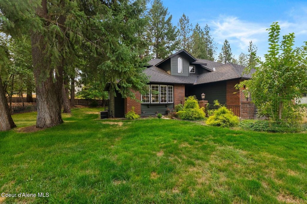 Photo of 1280 Glenmore Ct, Hayden, ID 83835 (MLS # 25-8906)