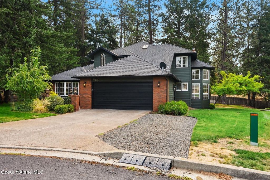 Photo of 1280 Glenmore Ct, Hayden, ID 83835 (MLS # 25-8906)