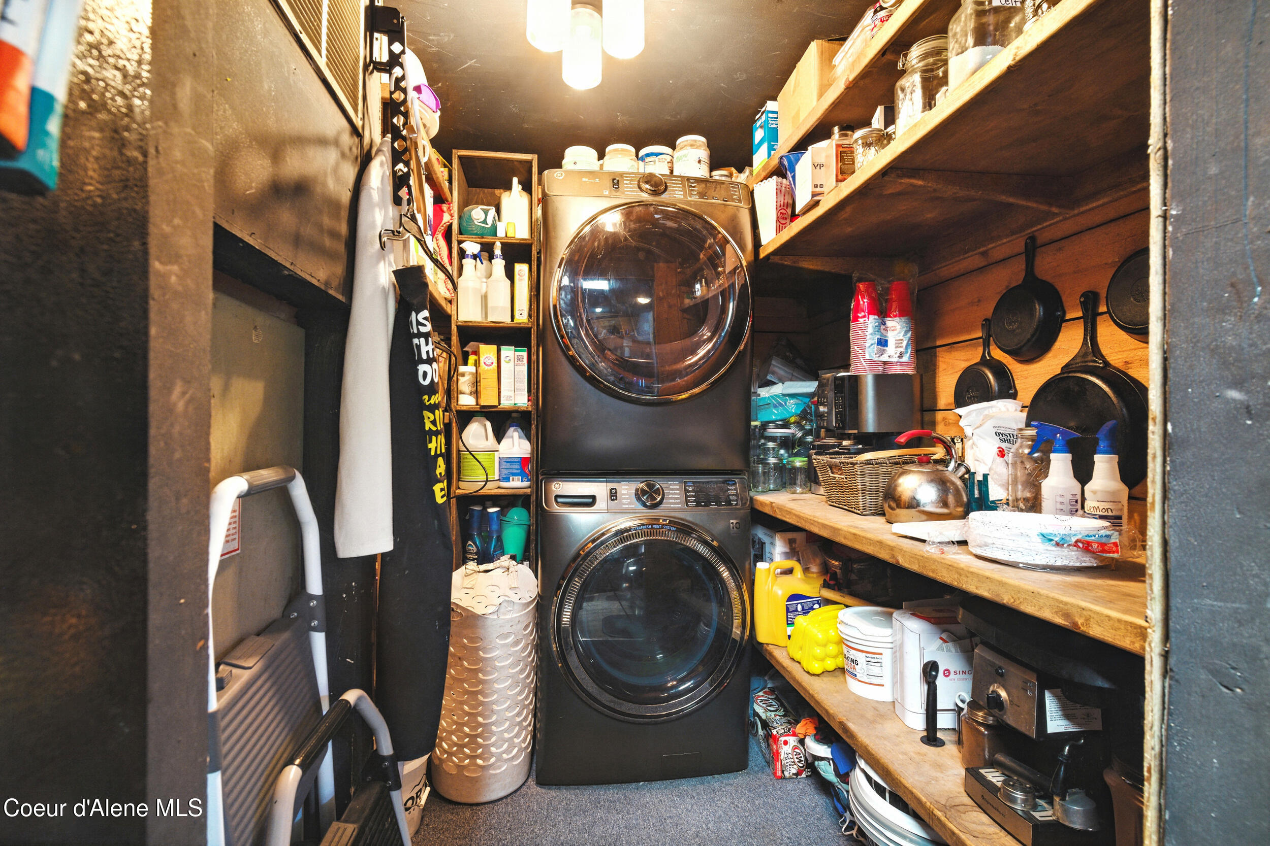 Sagle, Idaho 83860, United States, 3 Bedrooms Bedrooms, ,2 BathroomsBathrooms,Residential,Pending,205699