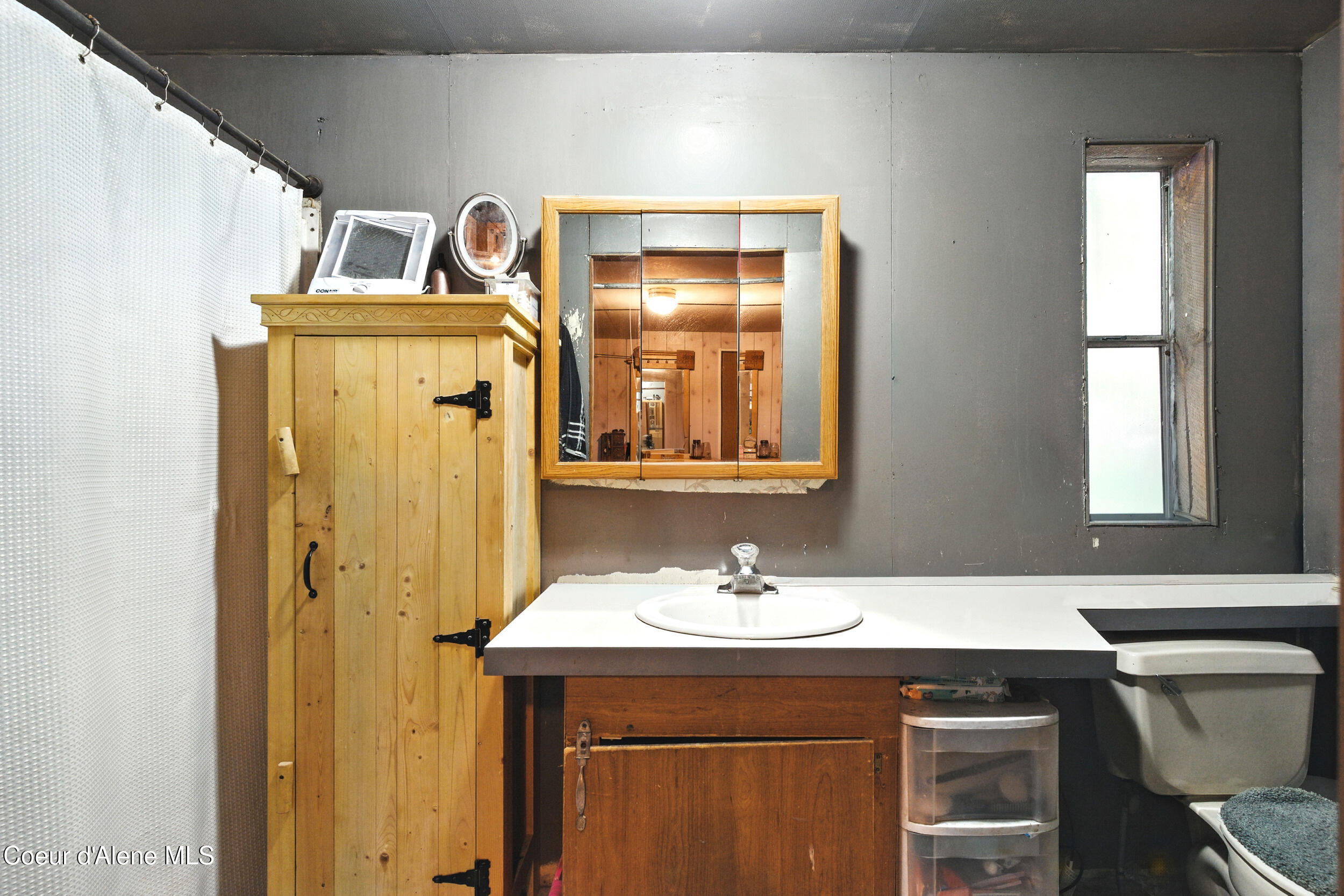 Sagle, Idaho 83860, United States, 3 Bedrooms Bedrooms, ,2 BathroomsBathrooms,Residential,Pending,205699