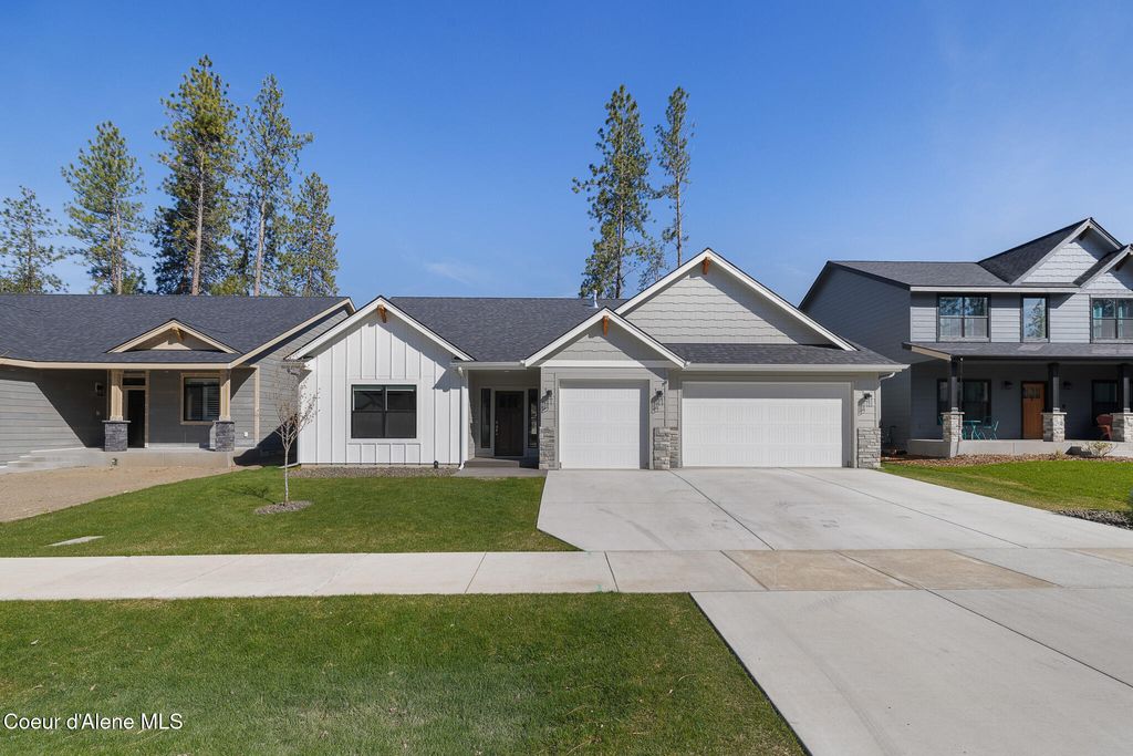 Photo of 1967 Plaza Ct, Post Falls, ID 83854 (MLS # 26-3180)