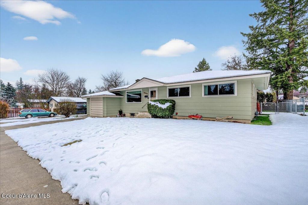 Photo of 2005 Syringa Dr, Coeur dAlene, ID 83814 (MLS # 26-2350)