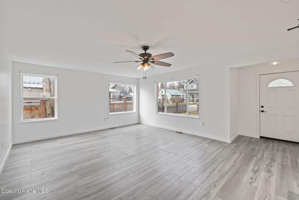 Photo of 2110 Coeur D Alene Ave, Coeur dAlene, ID 83814 (MLS # 26-1963)