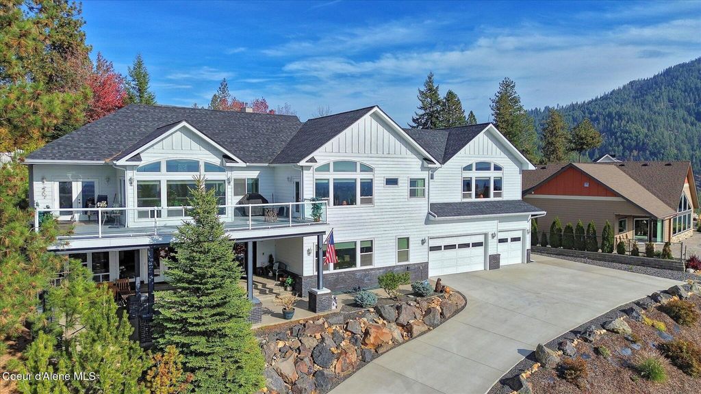 Photo of 1880 Grandview Dr, Coeur dAlene, ID 83815 (MLS # 25-11201)