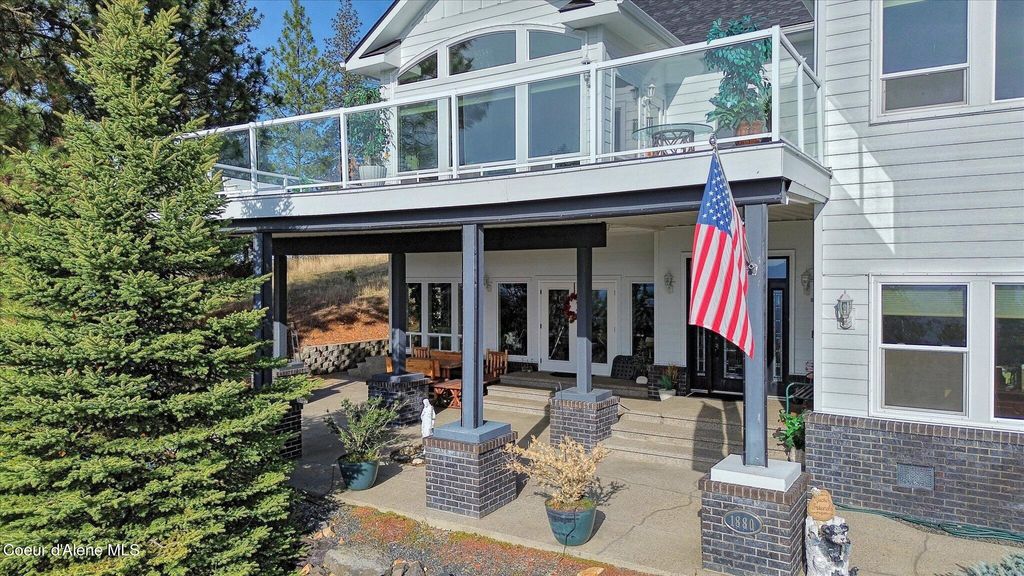 Photo of 1880 Grandview Dr, Coeur dAlene, ID 83815 (MLS # 25-11201)