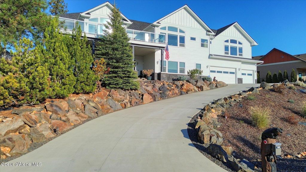 Photo of 1880 Grandview Dr, Coeur dAlene, ID 83815 (MLS # 25-11201)
